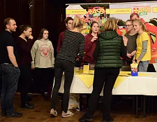 Jugendliche präsentieren ihr Engagement