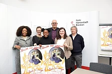 Von links nach rechts: Mohau Qalaza, Leiterin der Local History Museum in Durban, Julia Waleczek, Bremer Jugendring, Lindelwa Khanyile (17), Jugendliche aus Durban, Bürgermeister Dr. Andreas Bovenschulte, Irina Drabkina, jüdische Gemeinde, Hanns Ulrich Barde, Sportgarten